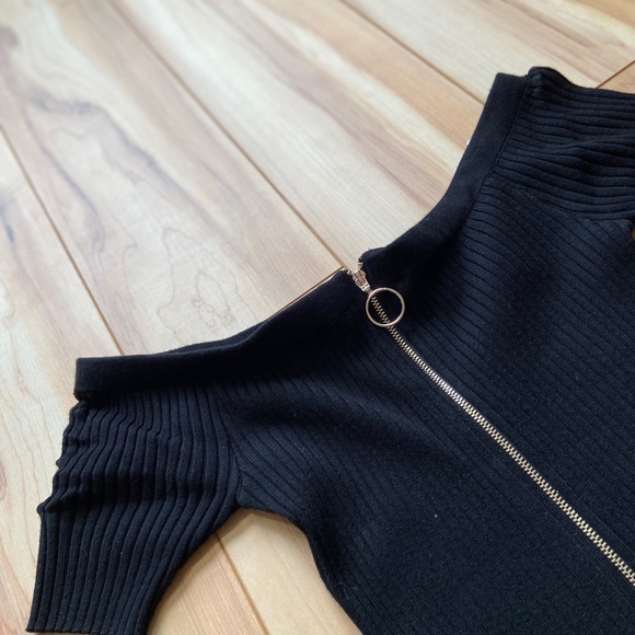 Guess Off Shoulder Dress - Picture 4 of 4